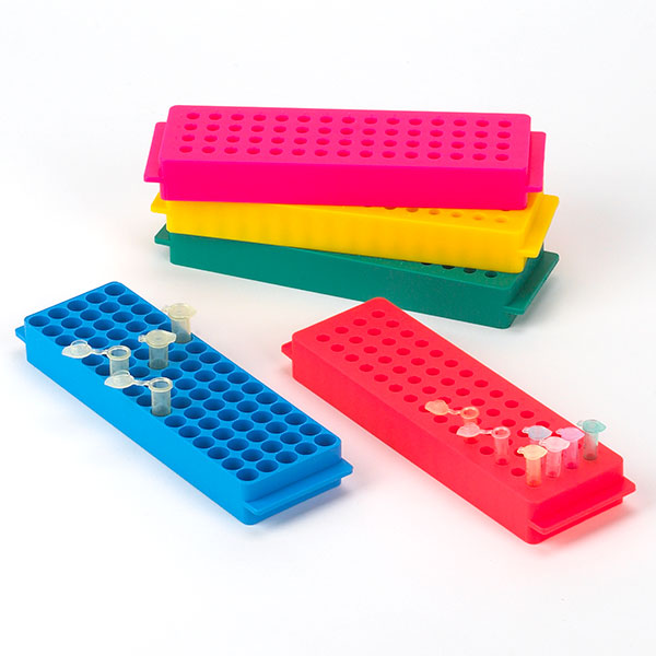 Gradilla Reversible Con Cubierta para Tubos de Microcentrifuga (Eppendorf) 1.5 y 2.0 ml - 80 Posiciones 0.2 y 0.5 ml - 60 Posiciones - Color Natural. Globe Scientific (USA). 